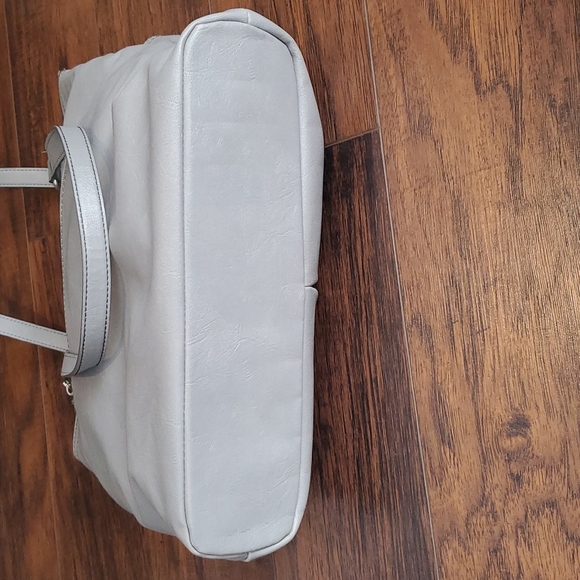 Relic Hnadbag - Picture 3 of 5